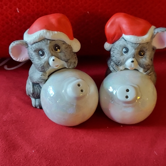 Vintage Salt & Pepper Shakers - Picture 2 of 7